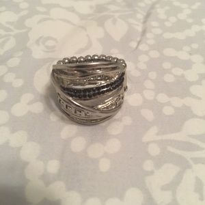 Geometric design ring